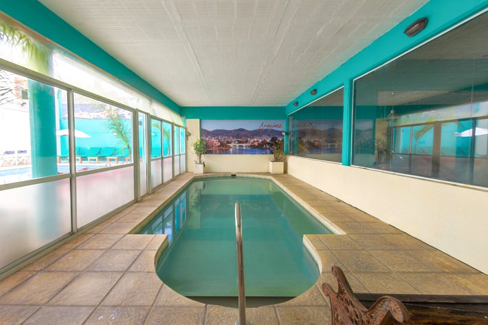 Piscina climatizada cubierta en Hotel Aranjuez, Villa Carlos Paz